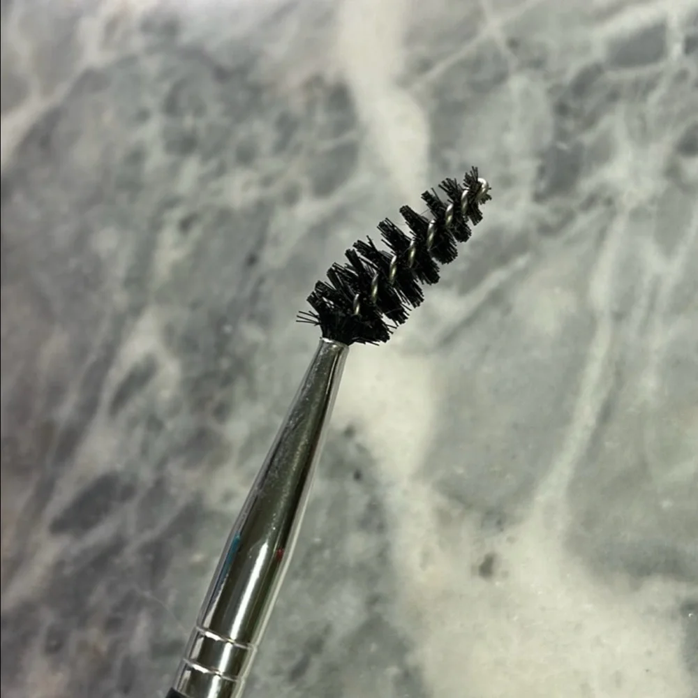 Anastasia‎ Beverly Hills ABH Dual Ended Firm Detail Brush